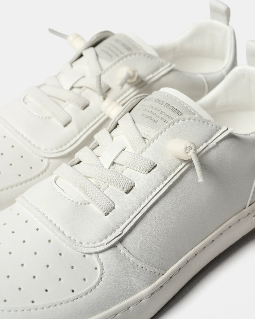 Nuuk Woman Off White