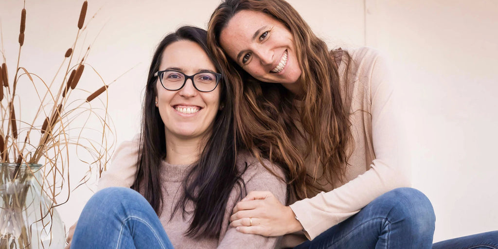 foto de las fundadoras de la marca: Lara & Júlia