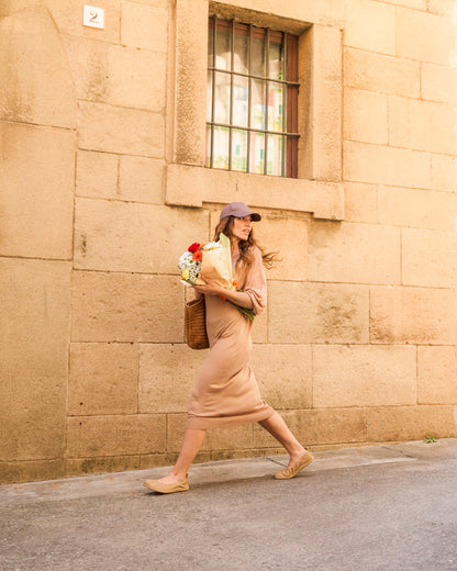 Elda Woman Camel