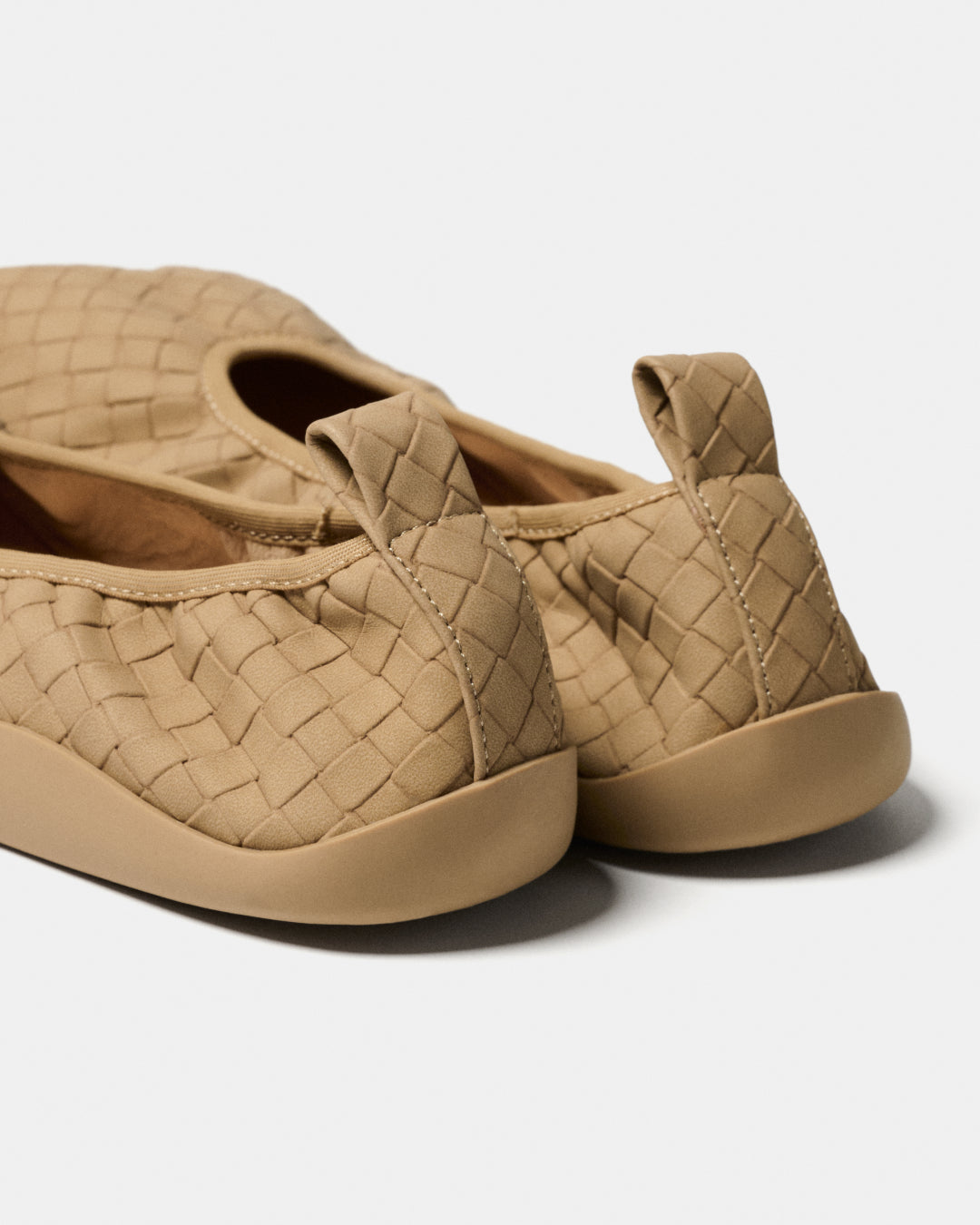 Elda Woman Camel